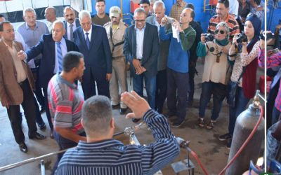 محافظ الدقهلية يتفقد عددا من مصانع الزجاج والكرتون بأجا