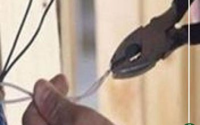 مصرع عامل بالدقهلية صعقا بالكهرباء أثناء تنظيف لافتة محل جزارة