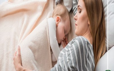 لماذا يفضّل الرضيع النوم بجانب أمه طوال الأشهر الأولى؟