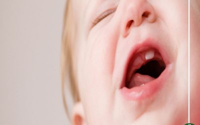 طفلك يُسنن؟ إليك كل ما تحتاجين لتخفيف آلامه