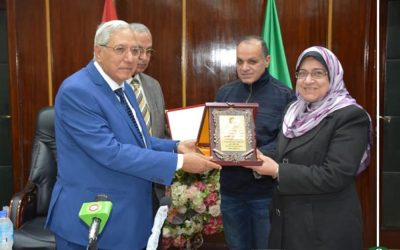 تكريم مديرة التنظيم والإدارة بالدقهلية لإحالتها للمعاش