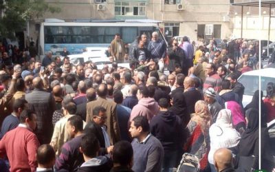 وقفة احتجاجية لعمال كهرباء الدقهلية بسب الحوافز