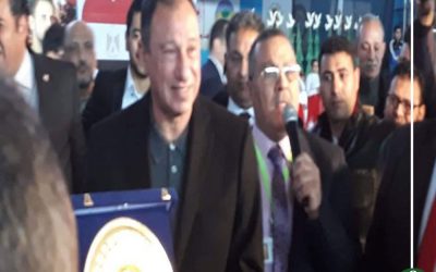 تكريم الخطيب بأهدائة درع جامعة المنصورة