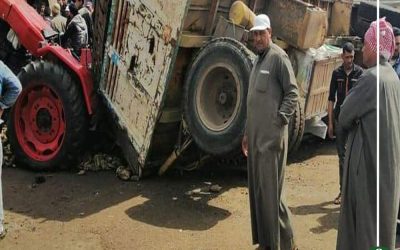 وفاة سائق جرار بسبب الحمولة الزائدة  في بلقاس