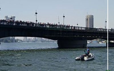 شاب يلقي نفسه من أعلى كوبري قصر النيل